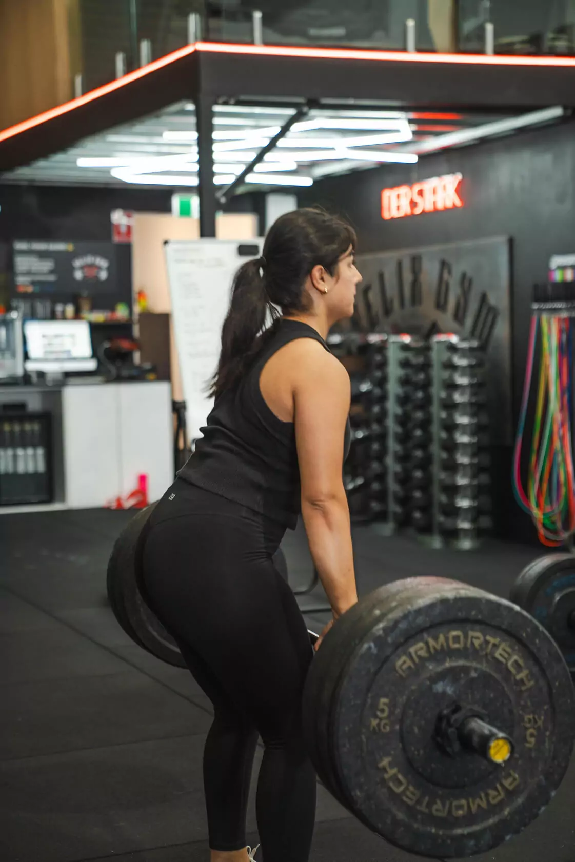 Weightlifting exercise Women - Helix Gym